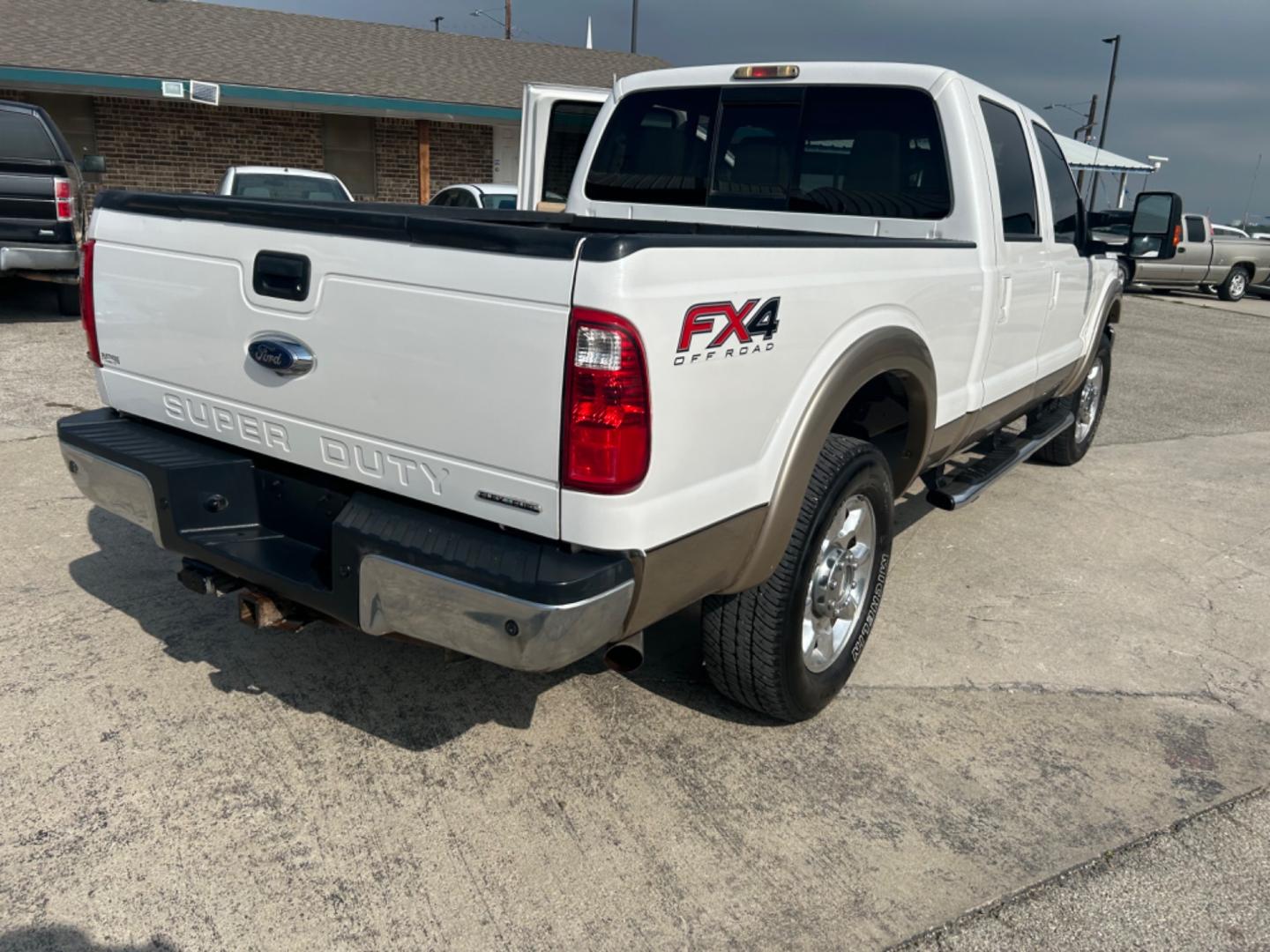 2014 White Ford F-250 SD King Ranch Crew Cab 4WD (1FT7W2B61EE) with an 6.2L V8 OHV 16V engine, 6-Speed Automatic transmission, located at 1687 Business 35 S, New Braunfels, TX, 78130, (830) 625-7159, 29.655487, -98.051491 - Photo#6